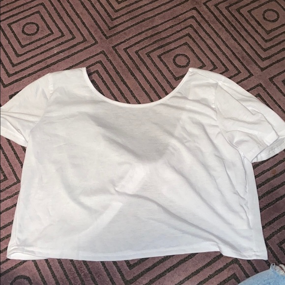 Cute white twist back crop top - Picture 3 of 4